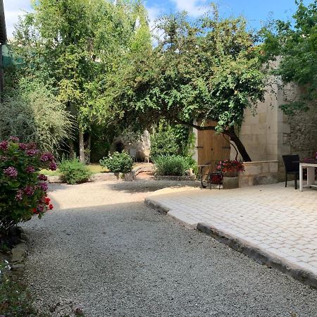Apart D'Arc Saintes Luaran gambar